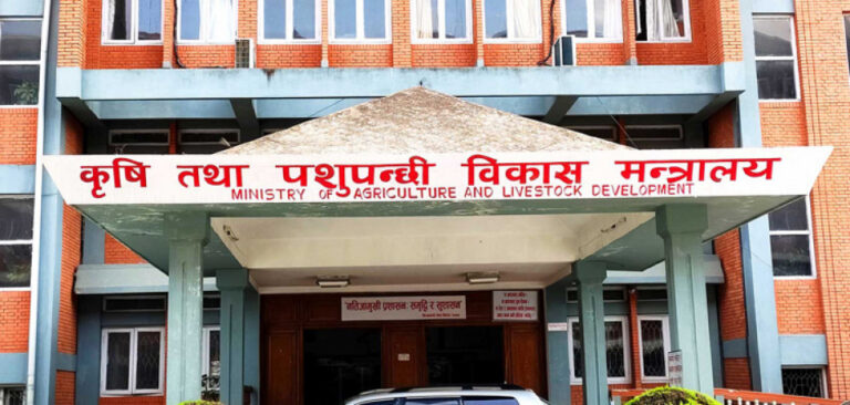 किसानले हिउँदे बालीको लागि पनि मल नपाउने, बंगलादेशसँग सापट मागिएको मलको सम्झौता अझै भएन